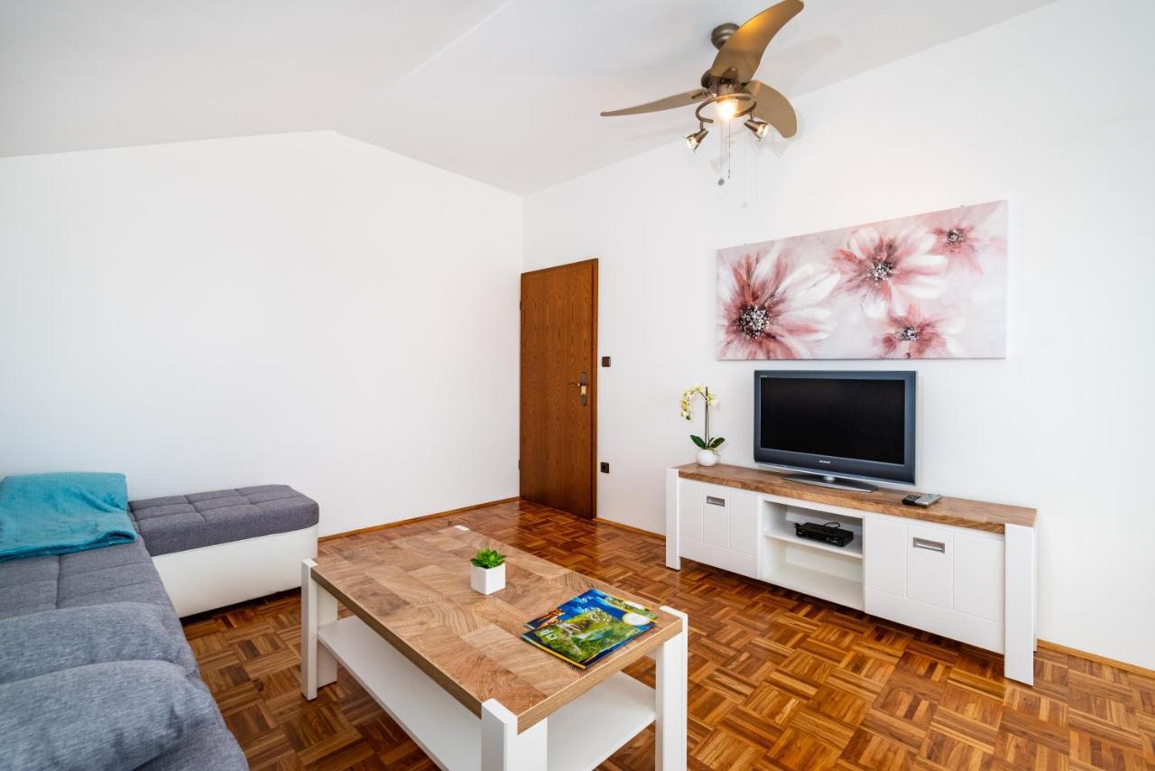 Apartment Summer Vibes